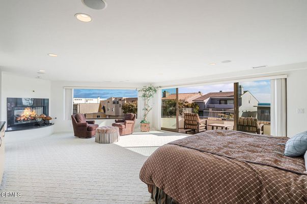 Bedroom, Fireplace, Interior, Recessed Lighting, Water