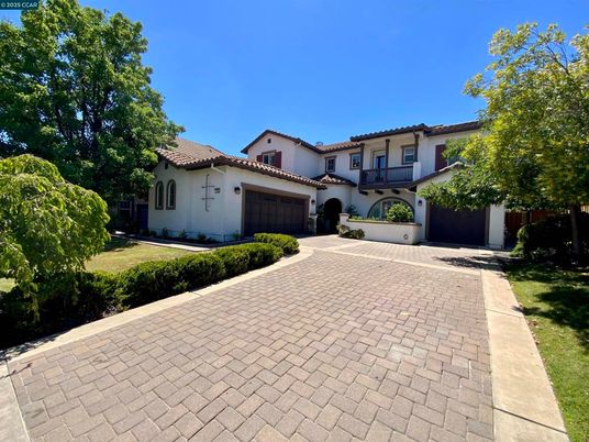 Attached, Exterior, Facade, Spanish Mediterranean