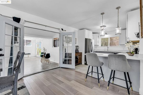 Interior, Kitchen, Pendant Lights, Wood Texture Flooring