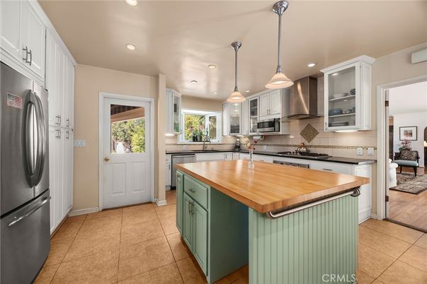 Interior, Kitchen, Pendant Lights, Recessed Lighting, Stainless Steel Appliances