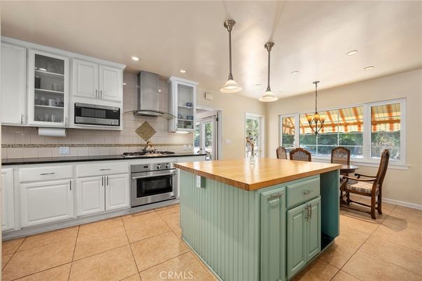 Dining room, Interior, Kitchen, Pendant Lights, Recessed Lighting, Stainless Steel Appliances