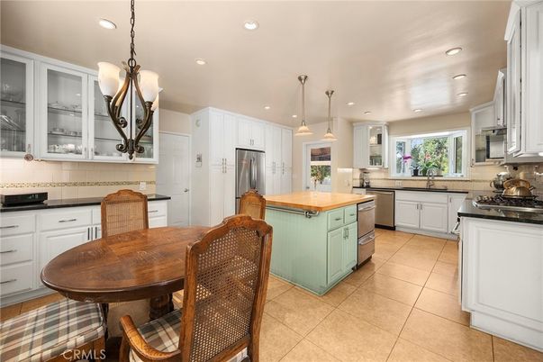 Dining room, Interior, Kitchen, Pendant Lights, Recessed Lighting, Stainless Steel Appliances