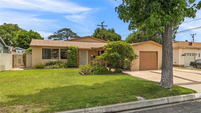 Attached, Backyard, Exterior, Facade, Ranch