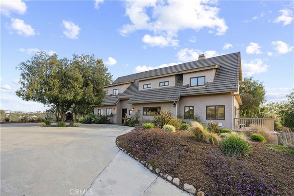 Backyard, Exterior, Facade, Split Level