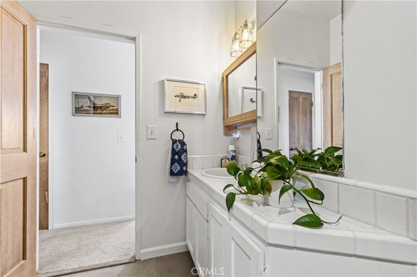 Bathroom, Interior, Tile Countertops
