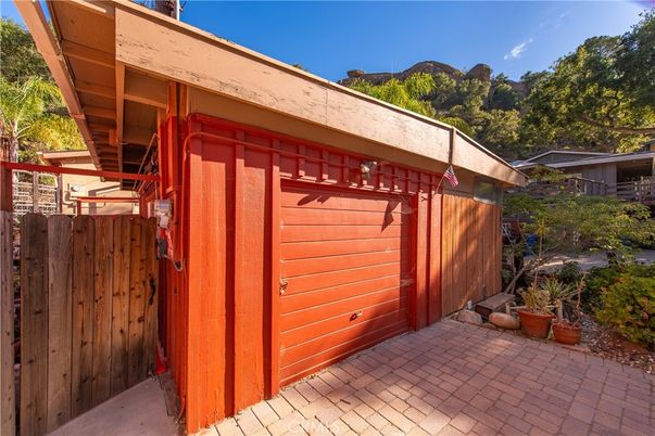 Detached Garage, Exterior