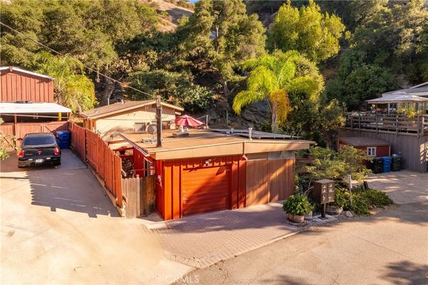 Detached Garage, Exterior, Hot Tub