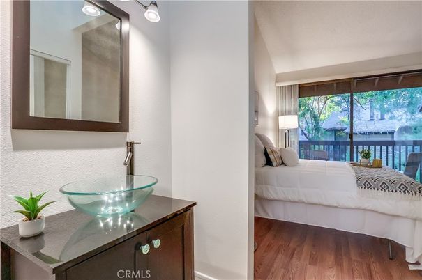 Bedroom, Interior, Water, Wood Texture Flooring