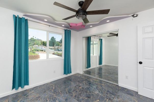 Empty room, Interior, Recessed Lighting
