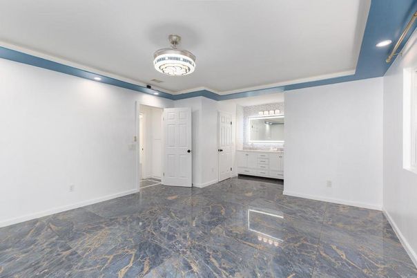 Empty room, Interior, Recessed Lighting