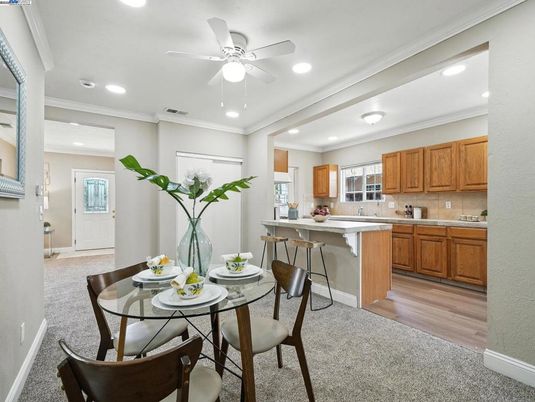 Dining room, Interior, Kitchen, Recessed Lighting, Wood Texture Flooring
