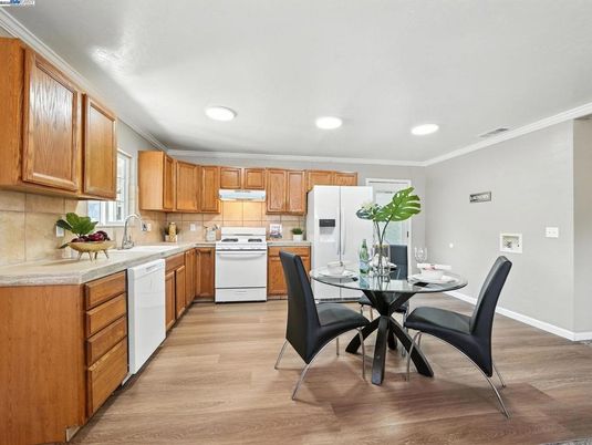 Dining room, Interior, Kitchen, Recessed Lighting, Wood Texture Flooring