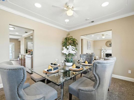 Dining room, Interior, Kitchen, Recessed Lighting