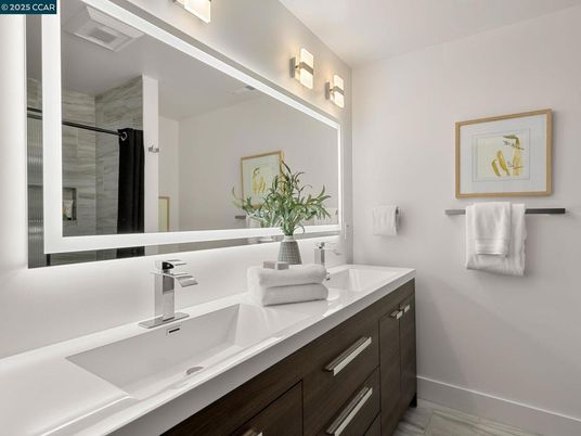 Bathroom, Dual Sink Vanities, Interior