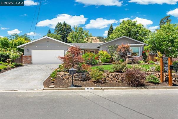 Attached, Exterior, Facade, Ranch