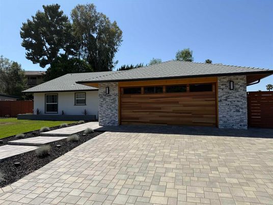 Attached, Exterior, Facade, Ranch