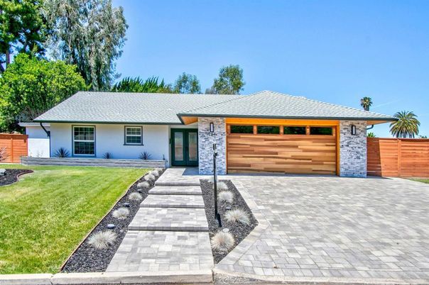 Attached, Exterior, Facade, Ranch
