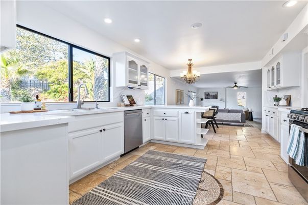Chandelier, Dining room, Interior, Kitchen, Recessed Lighting, Stainless Steel Appliances