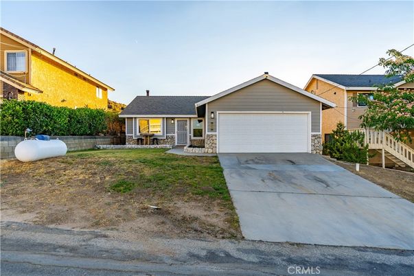 Attached, Exterior, Facade, Ranch