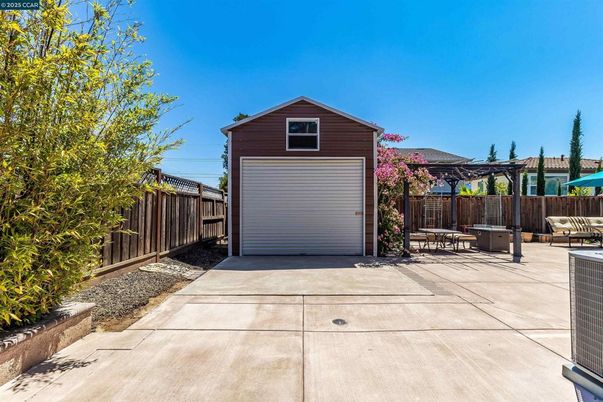 Detached Garage, Exterior