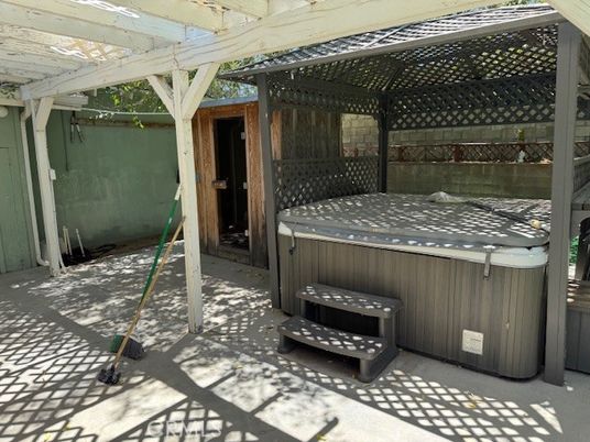 Exterior, Hot Tub