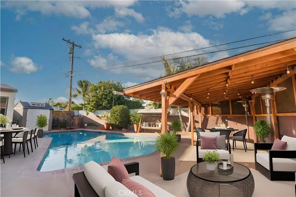 Exterior, Pool
