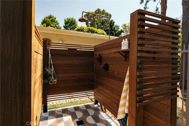 Exterior, Pool, Water
