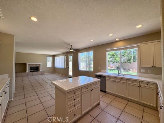 Fireplace, Interior, Kitchen, Recessed Lighting