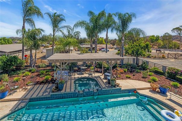 Exterior, Hot Tub, Pool