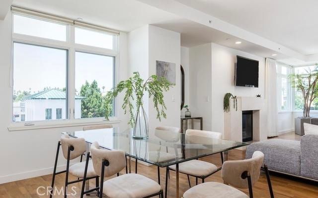 Dining room, Fireplace, Interior, Recessed Lighting, Wood Texture Flooring