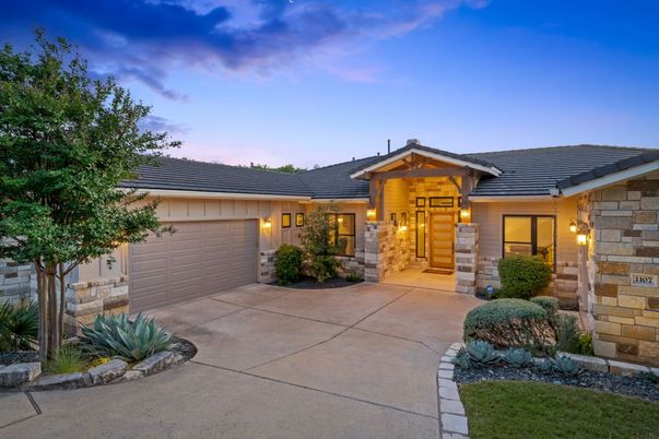 Attached, Exterior, Facade, Ranch