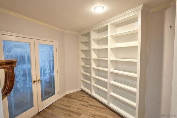 Interior, Recessed Lighting, Walk-in Closets, Wood Texture Flooring