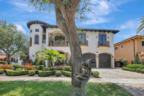 Attached, Exterior, Facade, Mediterranean