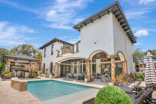 Exterior, Pool