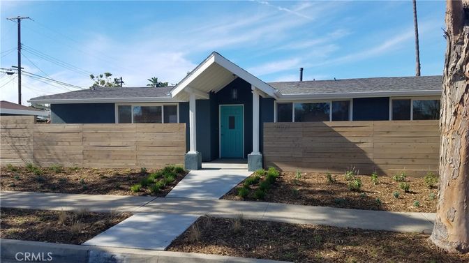 Exterior, Facade, Ranch