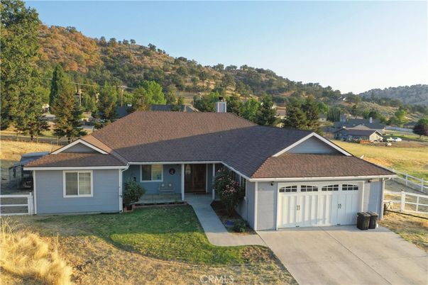 Attached, Exterior, Facade, Ranch