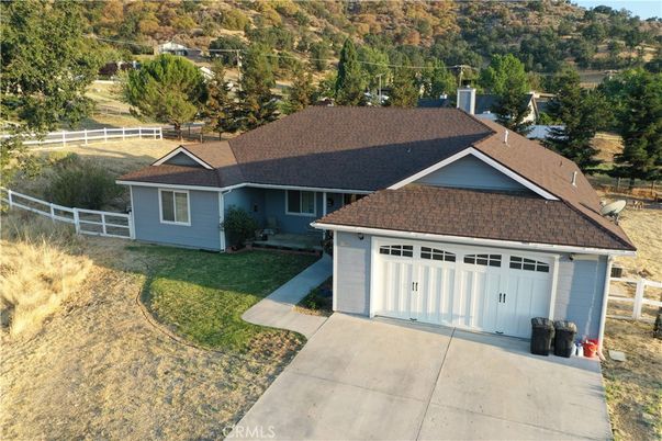 Attached, Exterior, Facade, Ranch