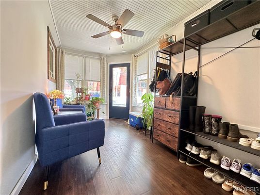 Interior, Walk-in Closets, Wood Texture Flooring