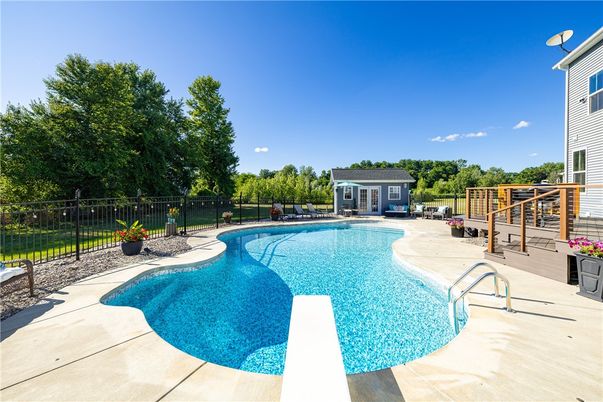 Exterior, Pool