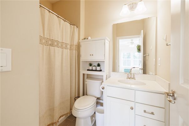 Bathroom, Interior, Tile Countertops