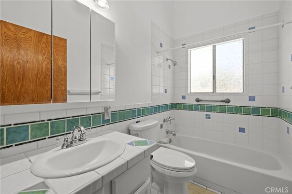 Bathroom, Interior, Tile Countertops
