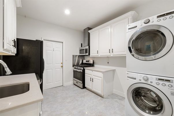 Interior, Kitchen, Recessed Lighting, Washer