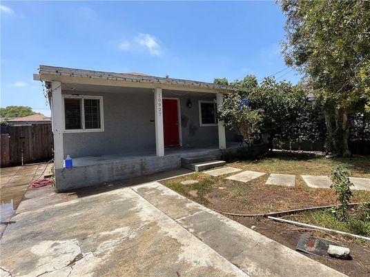 Exterior, Facade, Ranch