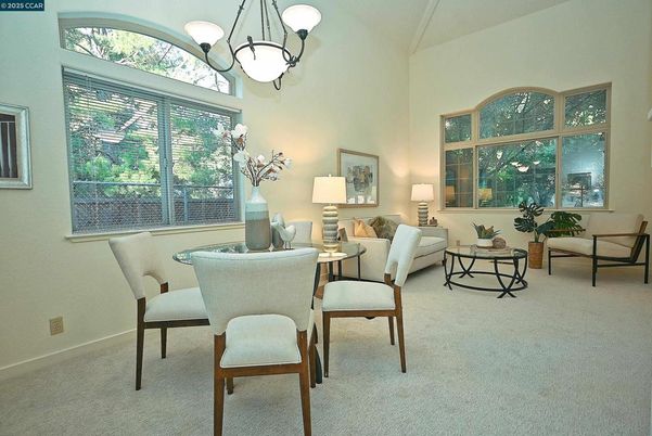 Chandelier, Dining room, Interior, Living room, Pendant Lights