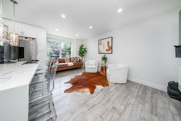 Interior, Living room, Pendant Lights, Recessed Lighting, Wood Texture Flooring