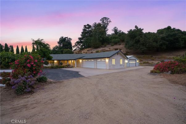 Backyard, Detached Garage, Exterior