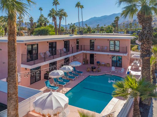 Exterior, Pool