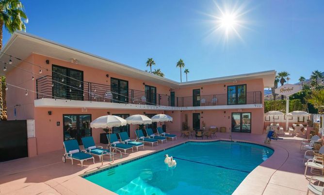 Exterior, Pool