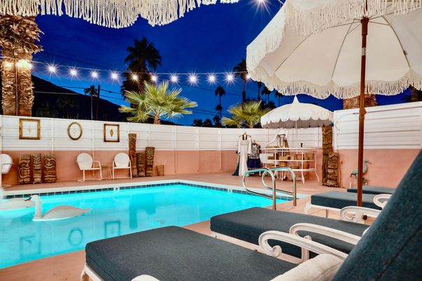 Exterior, Pool