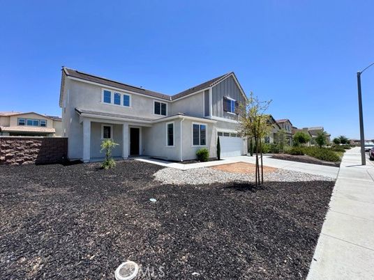 Attached, Exterior, Facade, Farmhouse